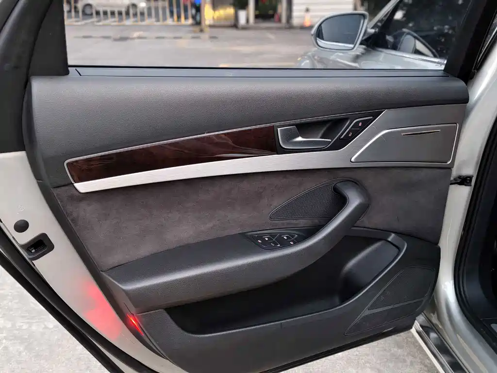 Audi A8 2015 — фото 14