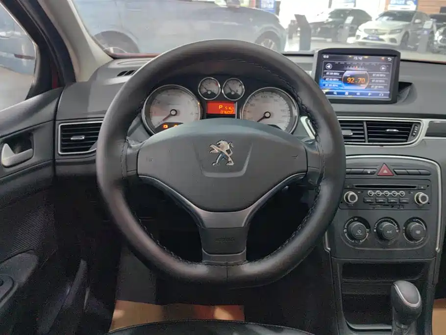 Peugeot 308 2014 — фото 15