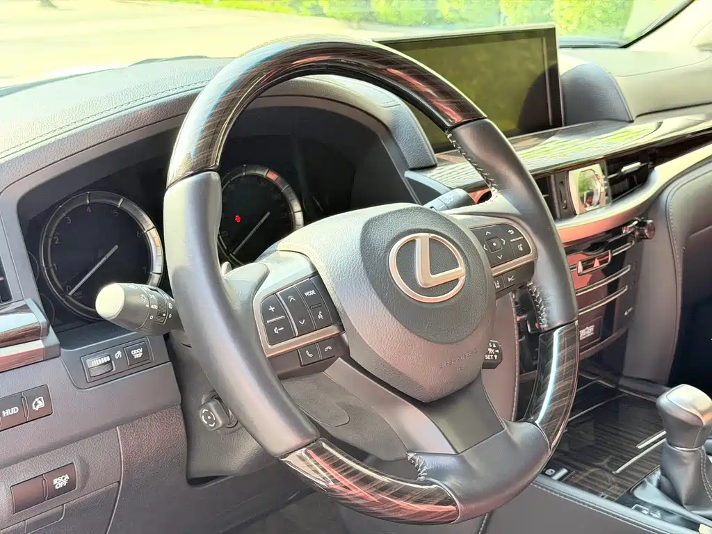 Lexus LX 2019 — фото 4