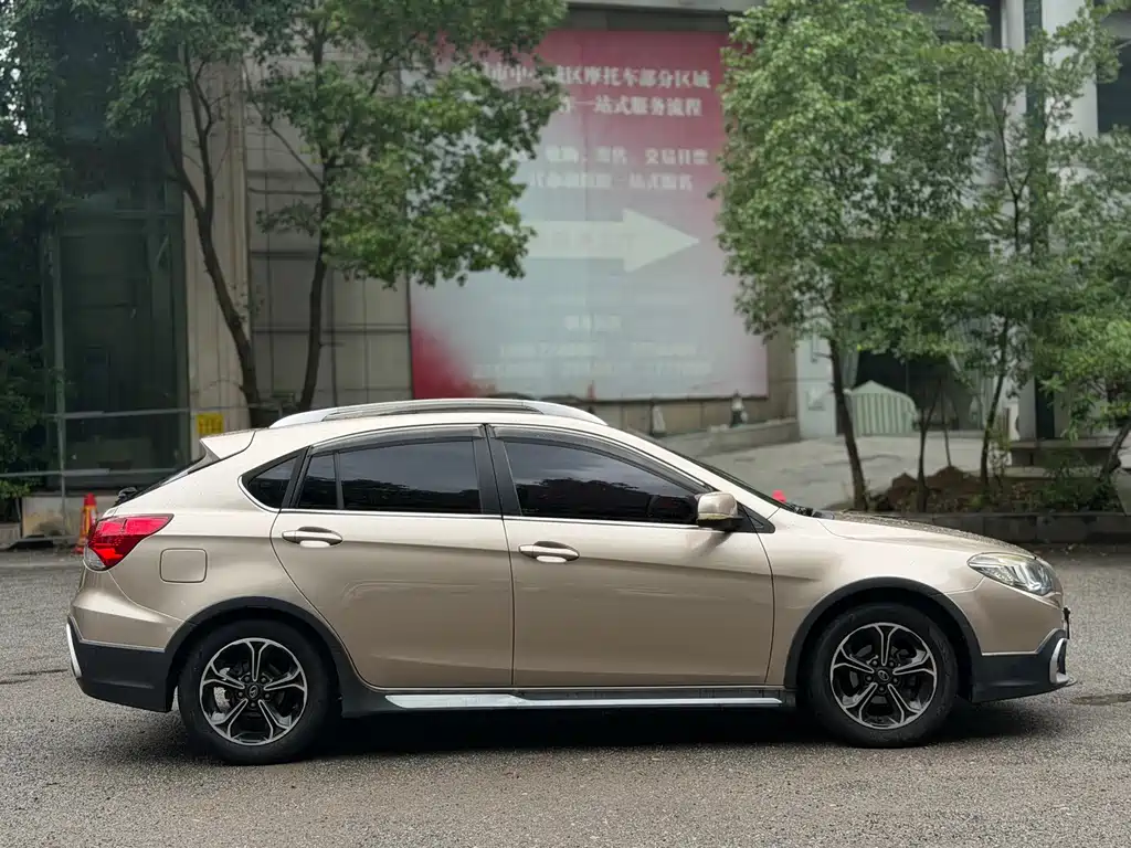 Soueast V6 Lingshi 2017