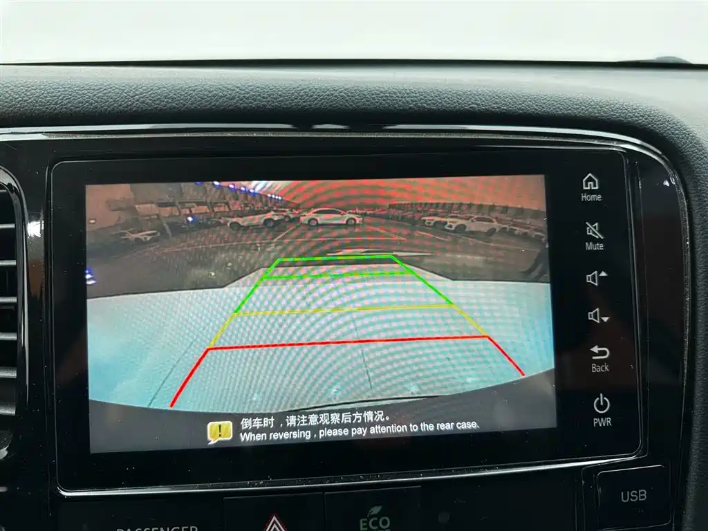 Mitsubishi Outlander 2022 — фото 18