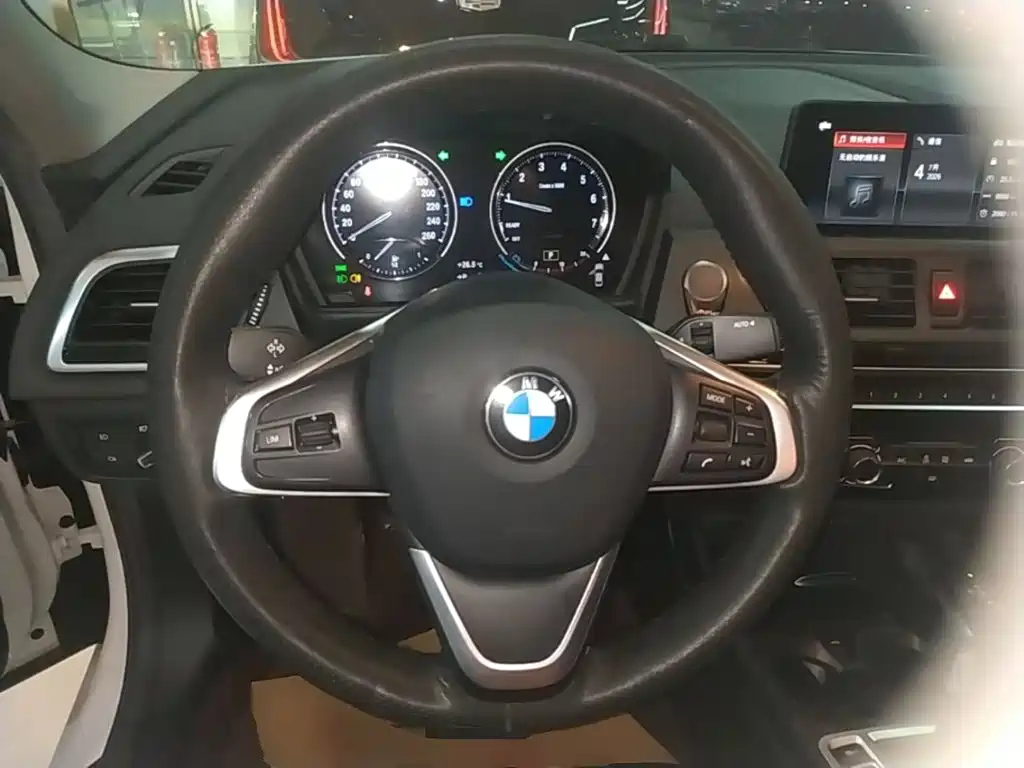 BMW 1 Series 2019 — фото 11