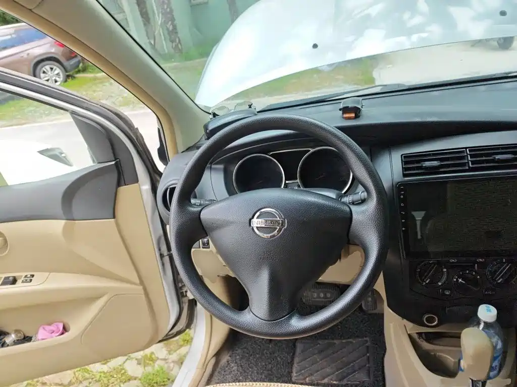 Nissan Livina 2015 — фото 3