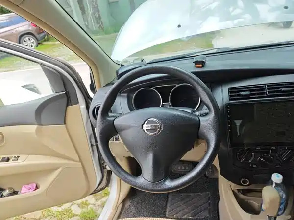 Nissan Livina 2015
