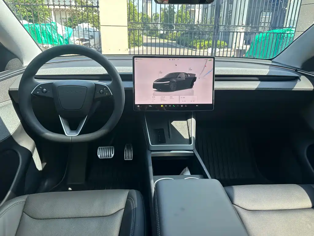 Tesla Model Y 2025 — фото 9