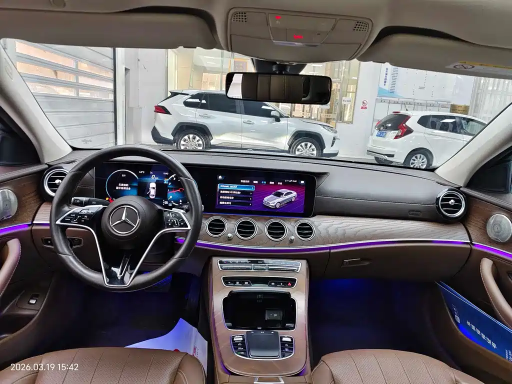 Mercedes-Benz E-Class 2022 — фото 10