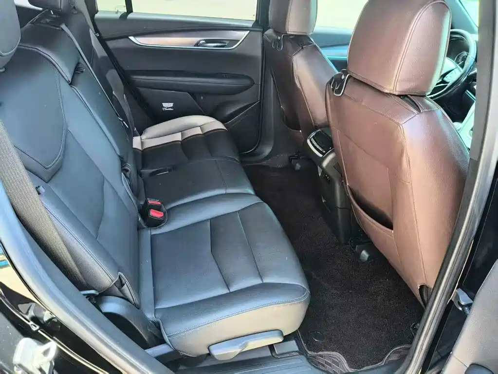 Cadillac XT6 2020 — фото 11