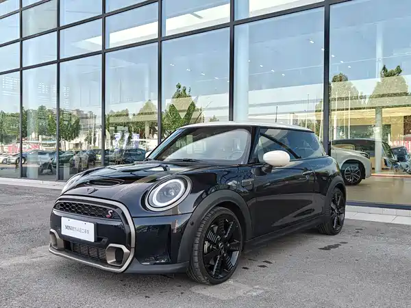 MINI MINI 2023