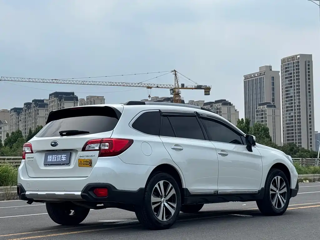 Subaru Outback 2018 — фото 10