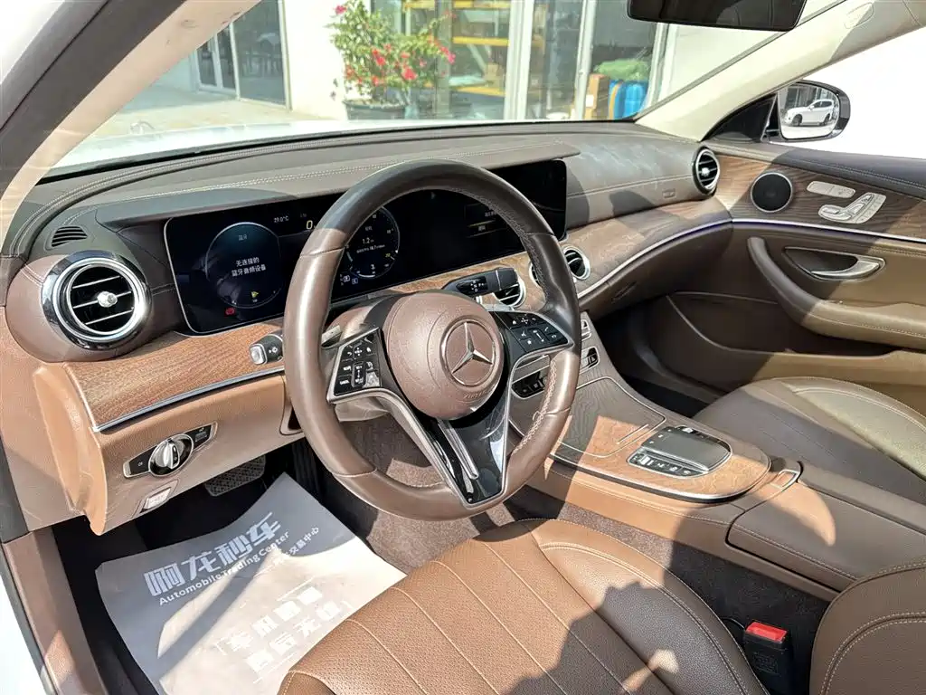 Mercedes-Benz E-Class 2023 — фото 10