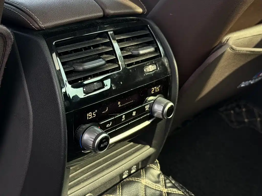 BMW 5 Series 2021 — фото 17
