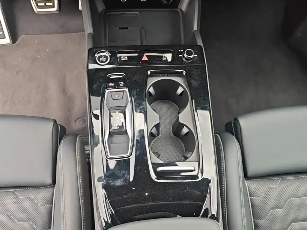 Audi Q6L E-Tron 2025 — фото 14