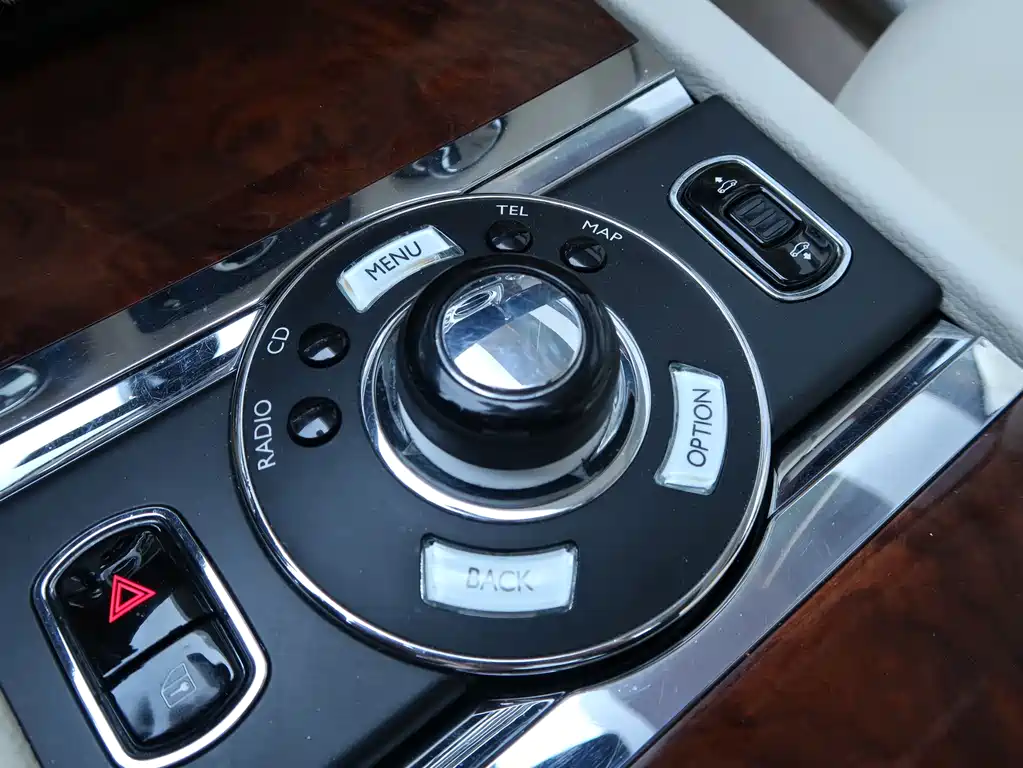 Rolls-Royce Ghost 2010 — фото 14