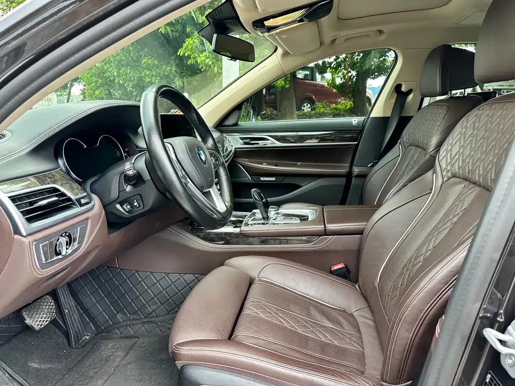 BMW 7 Series 2016 — фото 10