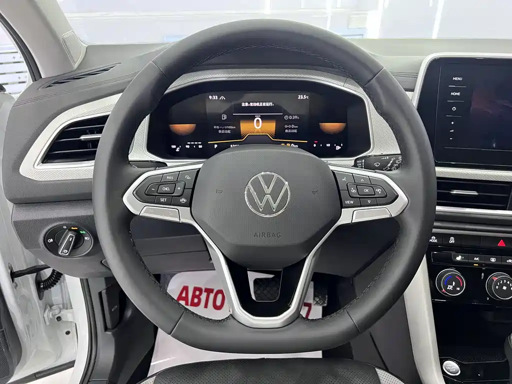 Volkswagen T-Roc 2023 — фото 10