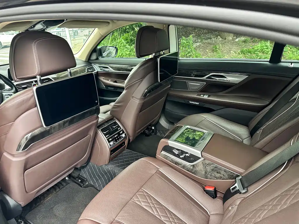 BMW 7 Series 2016 — фото 21