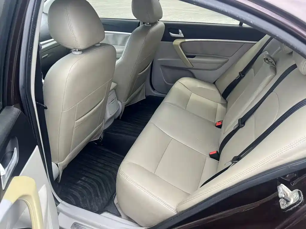 Geely Emgrand 2015 — фото 8