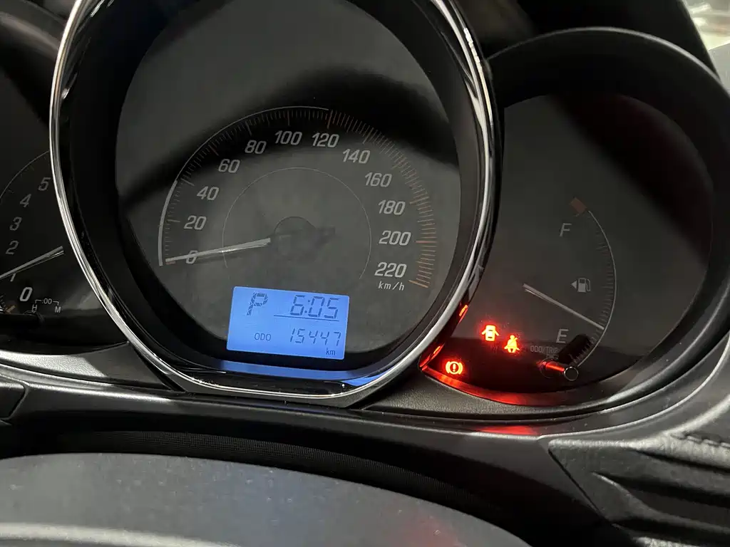 Toyota Yaris L 2020 — фото 9