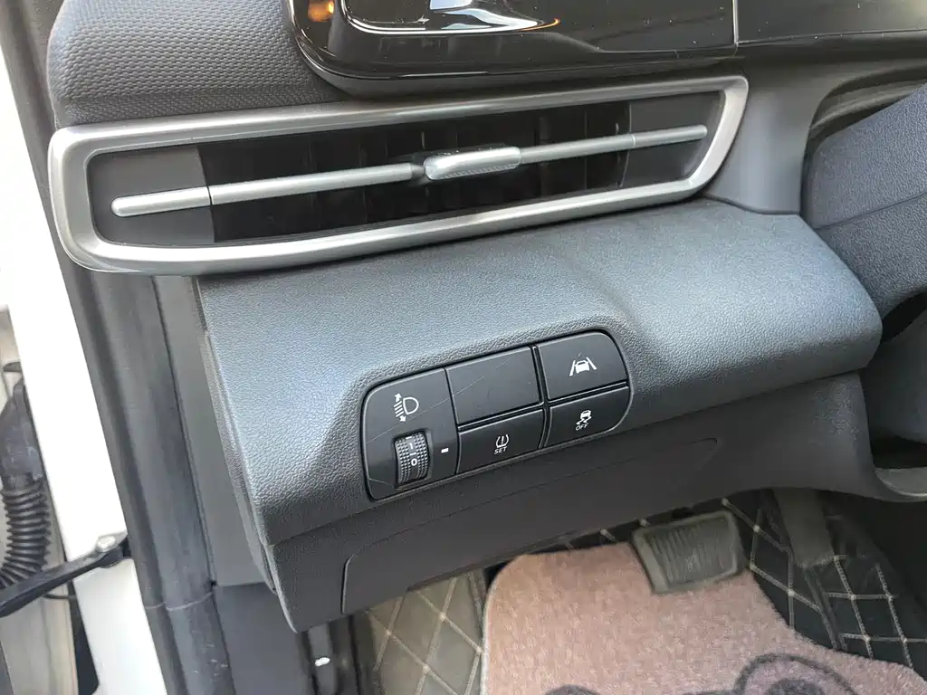 Hyundai Elantra 2023 — фото 14