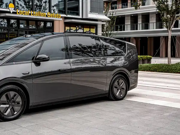 Li Auto MEGA 2025