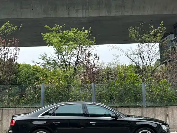 Audi A8 2014