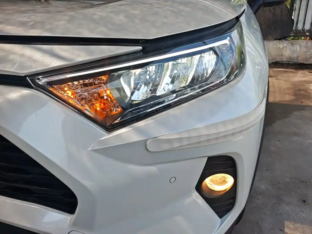 Toyota RAV4 2022 — фото 24