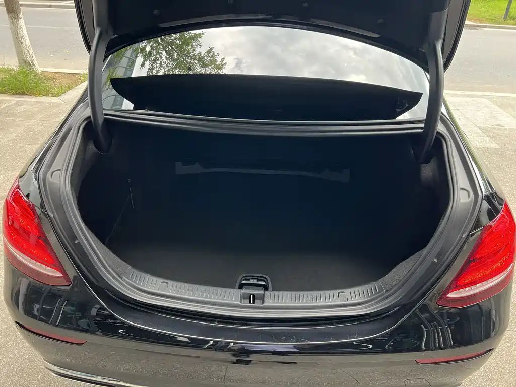 Mercedes-Benz E-Class 2020 — фото 26