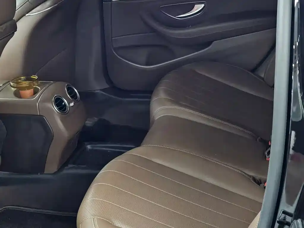 Mercedes-Benz E-Class 2019 — фото 15