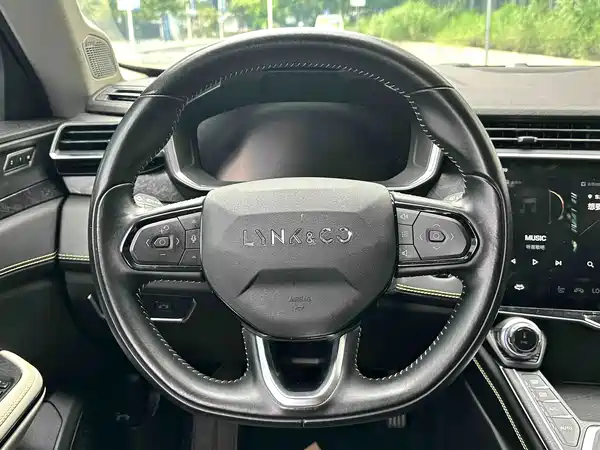 Lynk & Co 05 2022