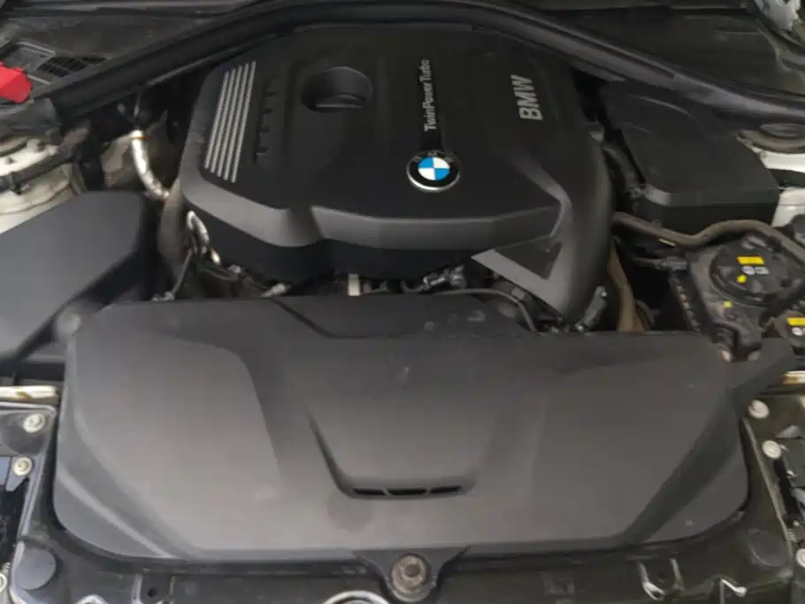 BMW 3 Series 2019 — фото 10