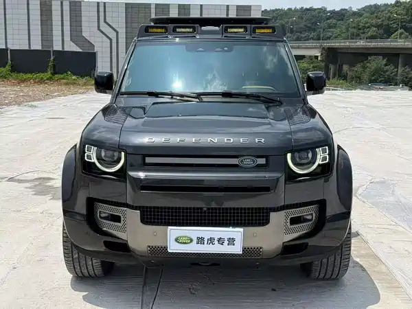 Land Rover Defender 2024