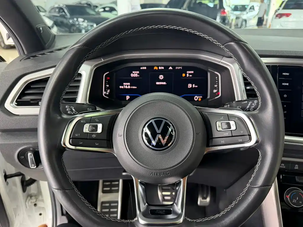 Volkswagen T-Roc 2023 — фото 10