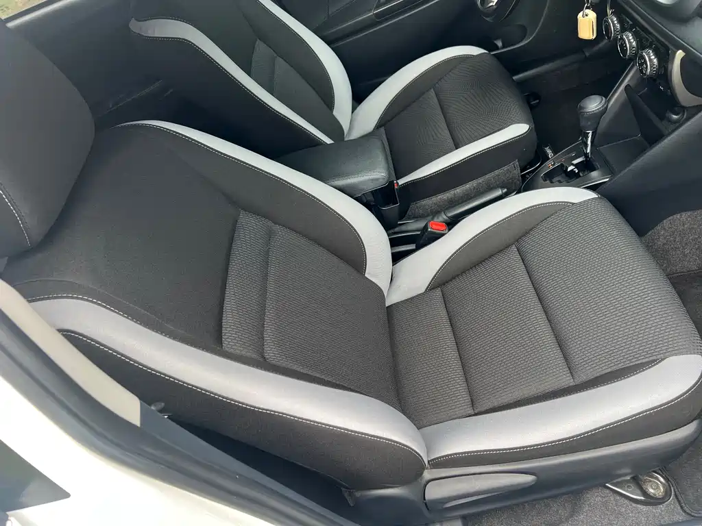 Toyota Yaris L 2022 — фото 16