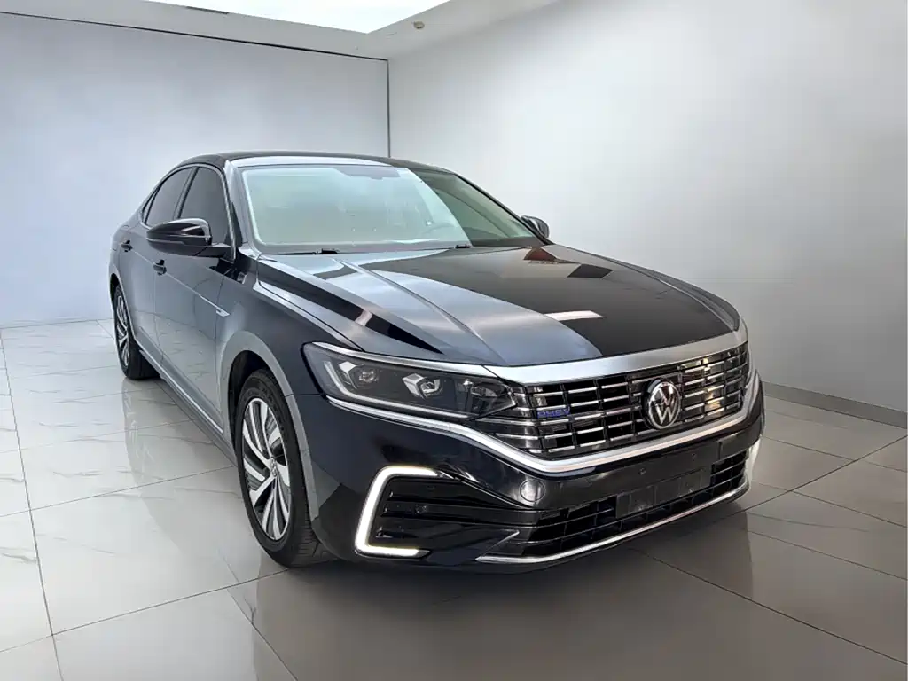 Volkswagen Passat Plug-In Hybrid 2023 — фото 3
