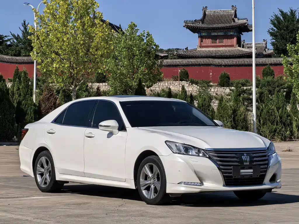 Toyota Crown 2017 — фото 8