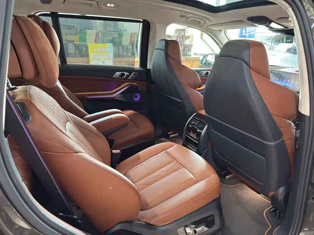 BMW X7 M60i 2023 — фото 8