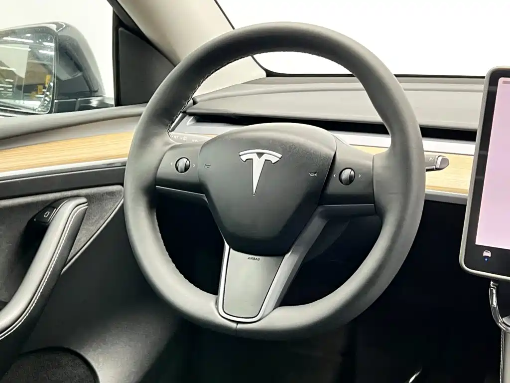 Tesla Model Y 2023 — фото 23