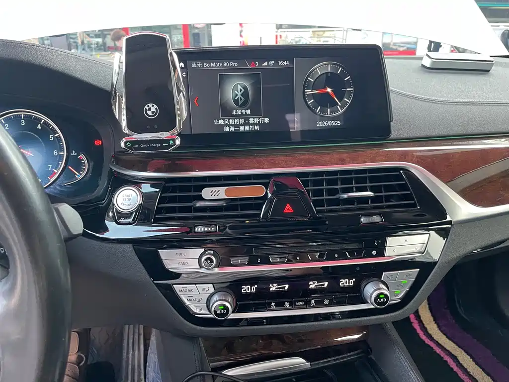 BMW 5 Series 2018 — фото 9