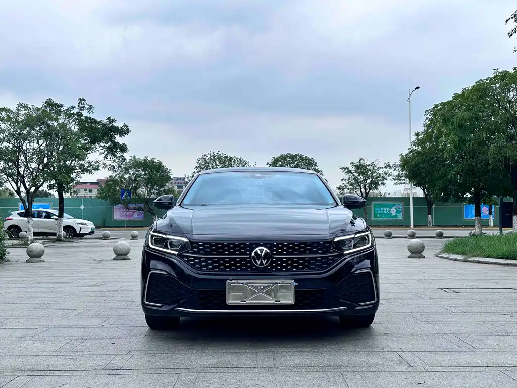 Volkswagen Passat 2023