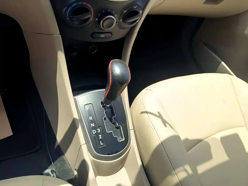 Hyundai Accent 2015 — фото 14