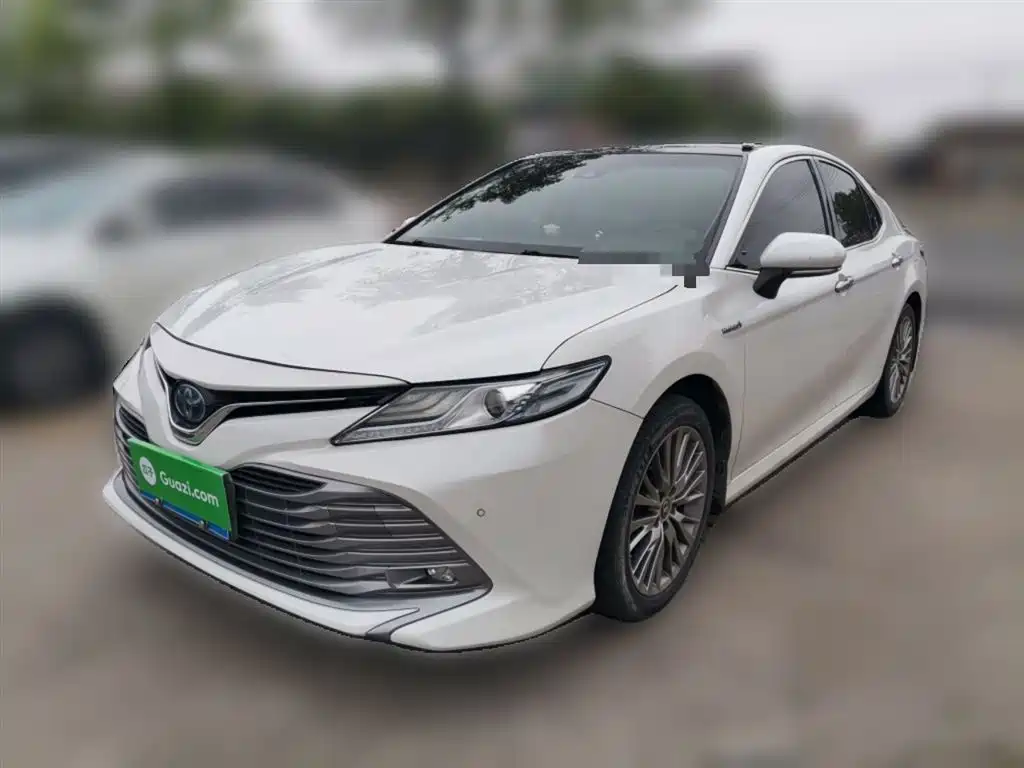 Toyota Camry 2018 — фото 1