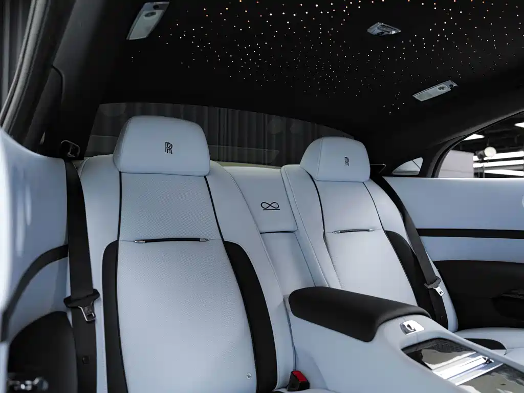 Rolls-Royce Phantom 2016 — фото 20