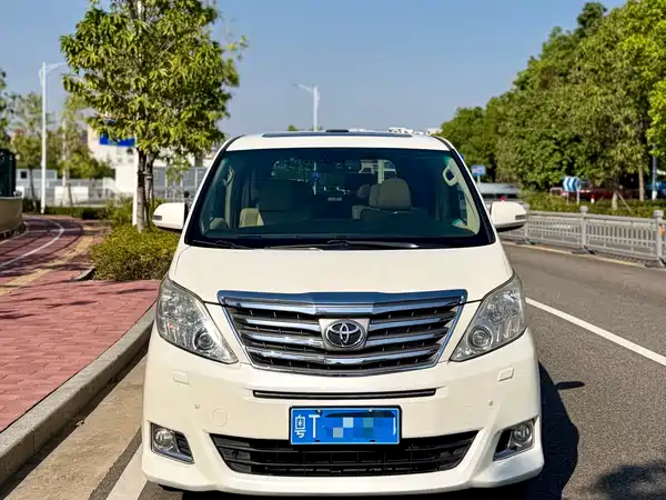 Toyota Alphard 2012