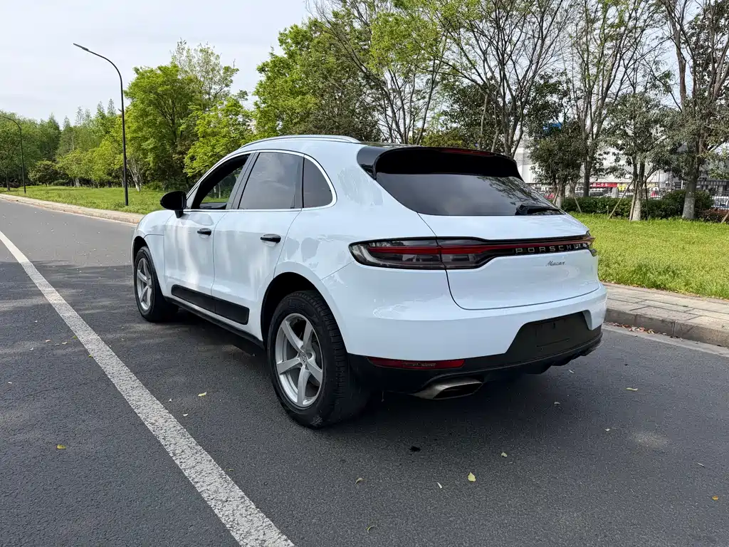 Porsche Macan 2018 — фото 11