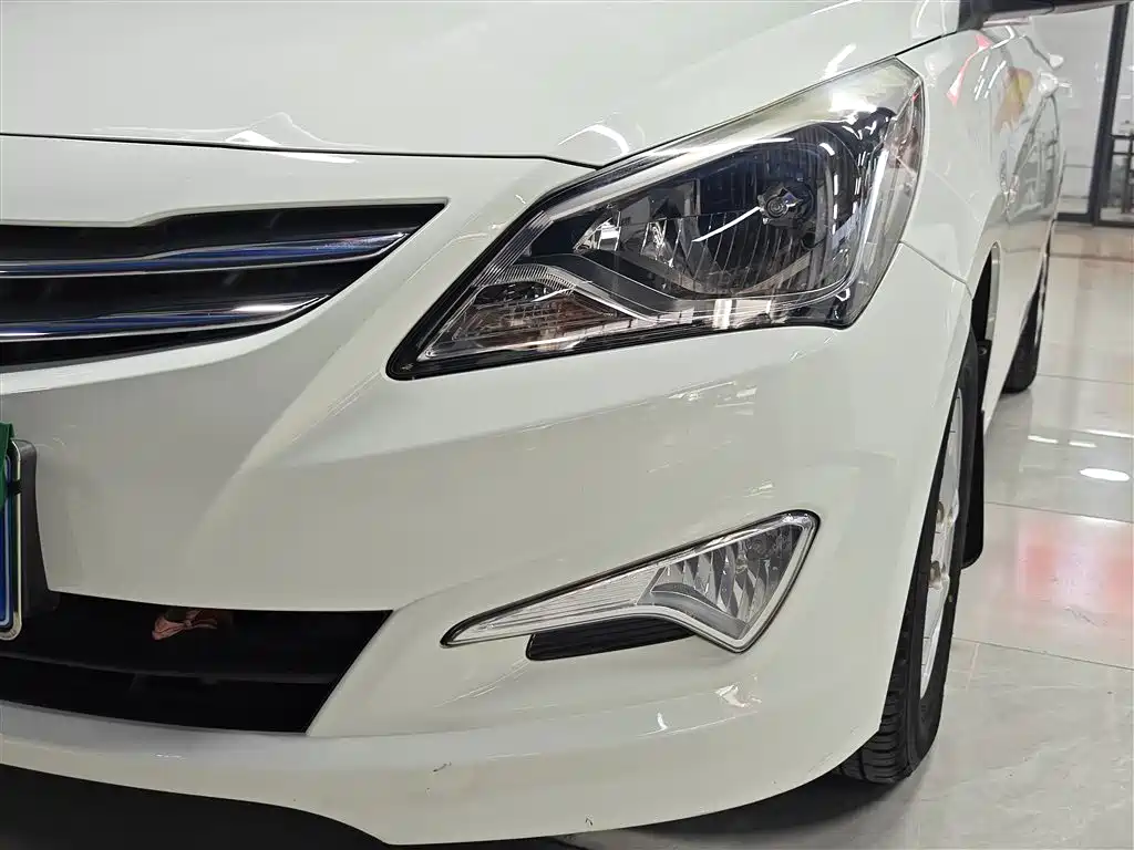 Hyundai Verna 2016 — фото 24