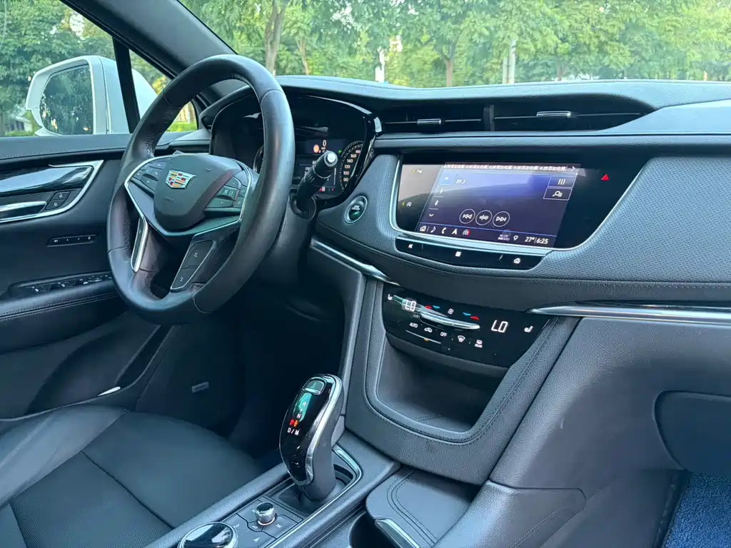 Cadillac XT5 2019 — фото 12