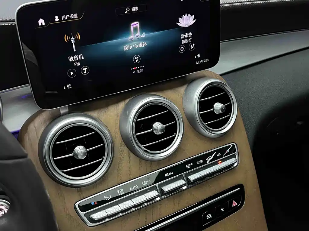 Mercedes-Benz GLC 2020 — фото 29