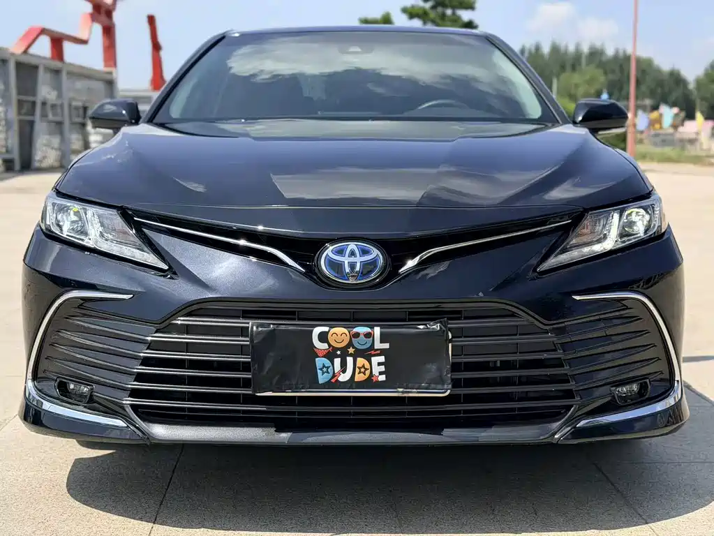 Toyota Camry 2022 — фото 2