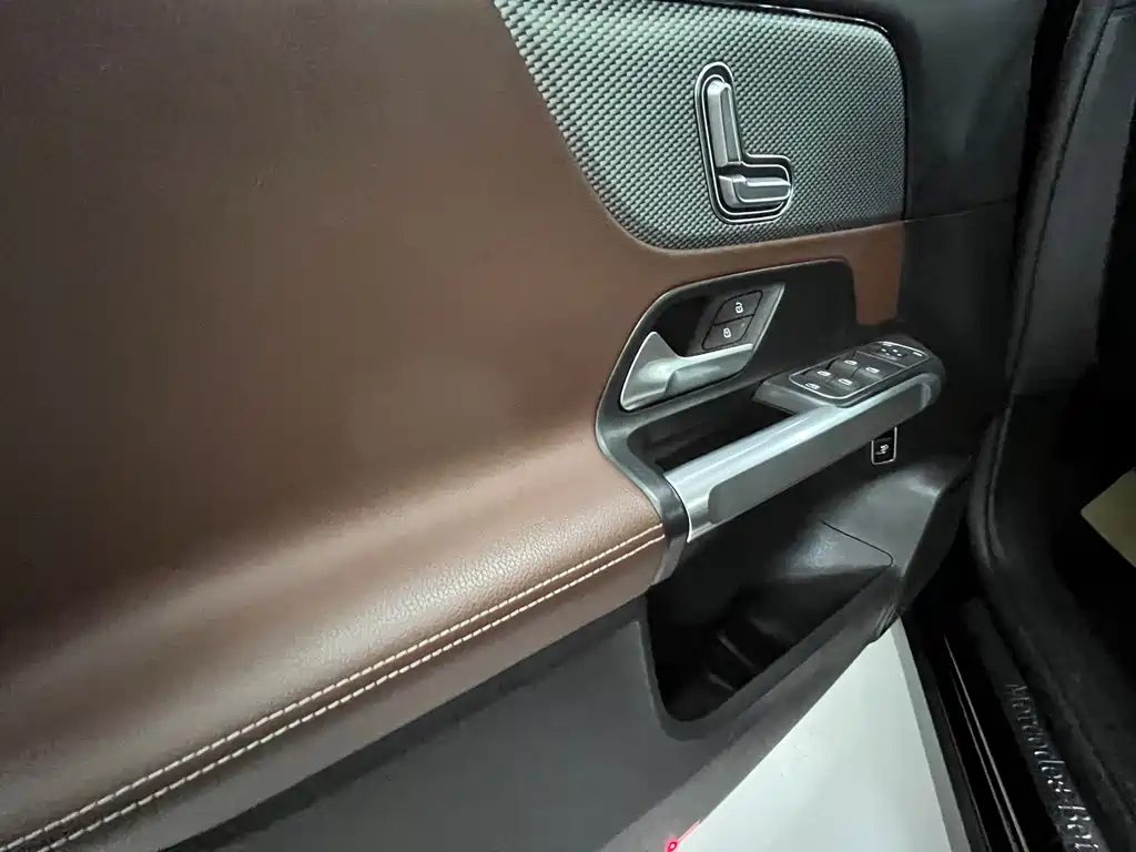 Mercedes-Benz GLB 2023