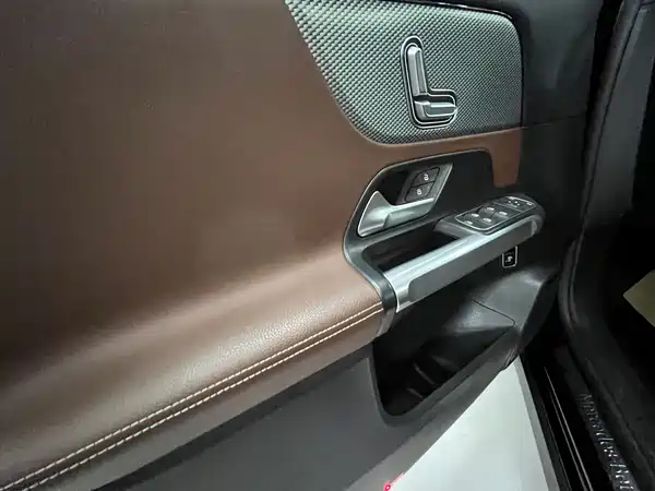 Mercedes-Benz GLB 2023